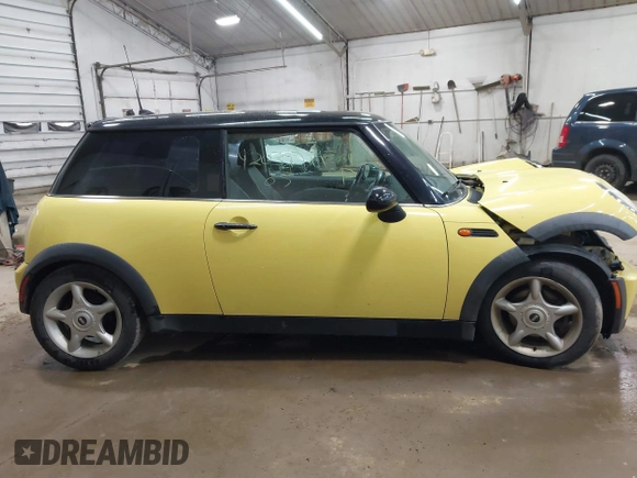 2005 MINI Hardtop with VIN WMWRC33595TJ70125, listed as a IAAI auction lot 42039711 with 178,091 mi miles and . Bid and sale history available at DreamBid. Image 13.