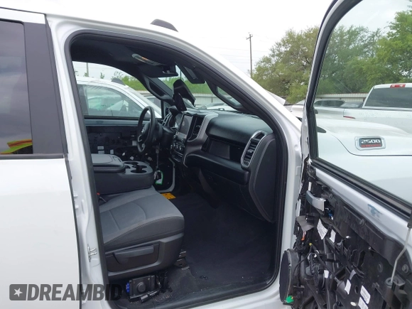 2024 Ram 2500 Big Horn with VIN 3C6UR5DJ1RG249902, listed as a IAAI auction lot 42043924 with 21,560 mi miles. Bid and sale history available at carsss.com. Image 5.