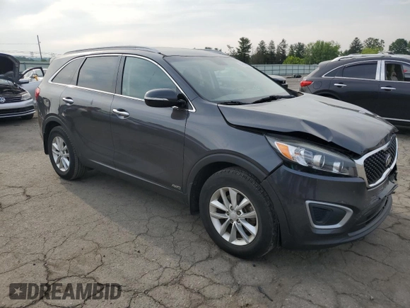 2017 Kia Sorento LX z VIN 5XYPGDA33HG333664, wystawiony jako Copart lot #59619905 z przebiegiem 76 439 mil mil oraz Szkoda całkowita • Salvage title. Historia ofert i sprzedaży dostępna na DreamBid. Obrazek 4.