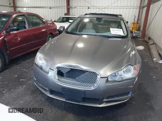 2010 Jaguar XF Premium Luxury with VIN SAJWA0GB4ALR51687, listed as a IAAI auction lot 41559866 with 162,997 mi miles. Bid and sale history available at carsss.com. Image 6.