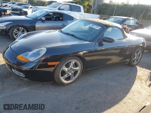 2000 Porsche Boxster z VIN WP0CA2983YU621686, wystawiony jako Copart lot #88951585 z przebiegiem 127 276 mil mil oraz Tytuł czysty. Historia ofert i sprzedaży dostępna na DreamBid. Obrazek 1.