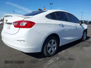 2017 Chevrolet Cruze LS z VIN 1G1BC5SMXH7181536, wystawiony jako IAAI lot #42317266 z przebiegiem 124 380 mil mil oraz . Historia ofert i sprzedaży dostępna na DreamBid. Obrazek 4.