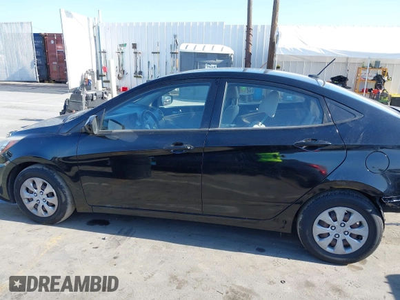 2016 Hyundai Accent SE z VIN KMHCT4AE9GU085523, wystawiony jako IAAI lot #42208002 z przebiegiem 94 653 mil mil oraz . Historia ofert i sprzedaży dostępna na DreamBid. Obrazek 14.