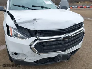 2018 Chevrolet Traverse LS with VIN 1GNERFKW0JJ222542, listed as a IAAI auction lot 41811876 with 104,512 mi miles. Bid and sale history available at carsss.com. Image 6.