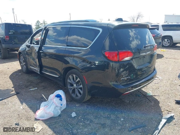2017 Chrysler Pacifica Limited with VIN 2C4RC1GG5HR812600, listed as a IAAI auction lot 41747528 with 88,810 mi miles. Bid and sale history available at carsss.com. Image 3.