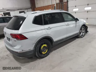 2019 Volkswagen Tiguan SEL Premium with VIN 3VV4B7AX7KM008257, listed as a IAAI auction lot 41612957 with 82,895 mi miles. Bid and sale history available at carsss.com. Image 4.