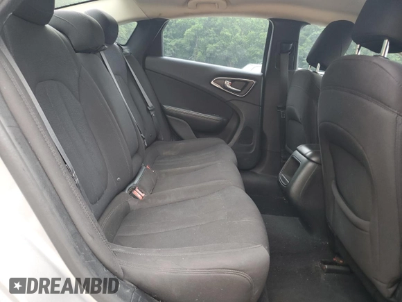 2015 Chrysler 200 Limited z VIN 1C3CCCAB8FN632007, wystawiony jako Copart lot #59488365 z przebiegiem 136 788 mil mil oraz Szkoda całkowita • Salvage title. Historia ofert i sprzedaży dostępna na DreamBid. Obrazek 10.