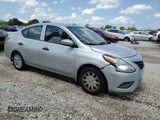 2016 Nissan Versa S z VIN 3N1CN7AP3GL859294, wystawiony jako Copart lot #57069925 z przebiegiem 124 928 mil mil oraz Czysty tytuł • Clean title. Historia ofert i sprzedaży dostępna na DreamBid. Obrazek 4.