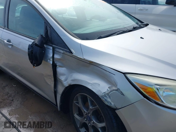 2013 Ford Focus SE with VIN 1FADP3K27DL203880, listed as a IAAI auction lot 41951733 with 131,880 mi miles. Bid and sale history available at carsss.com. Image 6.