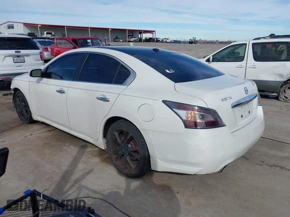 2014 Nissan Maxima SV z VIN 1N4AA5AP2EC458158, wystawiony jako IAAI lot #38598014 z przebiegiem 145 487 mil mil oraz . Historia ofert i sprzedaży dostępna na DreamBid. Obrazek 3.
