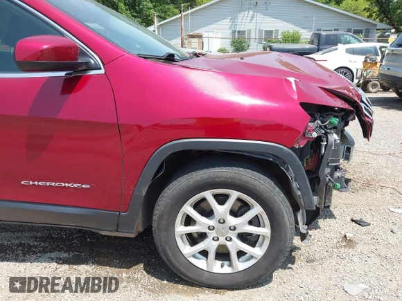 2017 Jeep Cherokee Latitude z VIN 1C4PJMCS2HW615674, wystawiony jako IAAI lot #42407282 z przebiegiem 98 185 mil mil oraz . Historia ofert i sprzedaży dostępna na DreamBid. Obrazek 19.