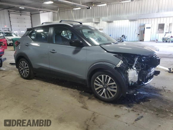 2024 Nissan Kicks SV z VIN 3N1CP5CV6RL495224, wystawiony jako Copart lot #58130655 z przebiegiem 7 927 mil mil oraz Szkoda całkowita • Salvage title. Historia ofert i sprzedaży dostępna na DreamBid. Obrazek 4.