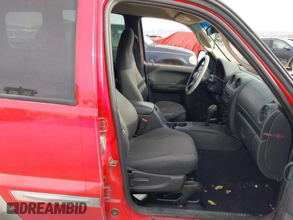 2002 Jeep Liberty Sport with VIN 1J4GL48K82W279730, listed as a IAAI auction lot 40903674 with 133,082 mi miles. Bid and sale history available at carsss.com. Image 5.