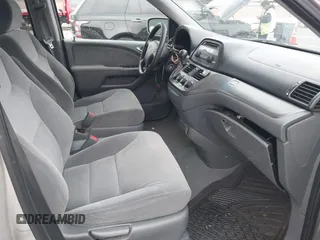 2005 Honda Odyssey LX with VIN 5FNRL38205B026824, listed as a IAAI auction lot 42068656 with 140,914 mi miles. Bid and sale history available at carsss.com. Image 5.