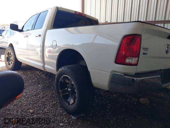 2017 Ram 1500 SLT z VIN 1C6RR7GT6HS537534, wystawiony jako IAAI lot #40744482 z przebiegiem 148 661 mil mil oraz . Historia ofert i sprzedaży dostępna na DreamBid. Obrazek 3.