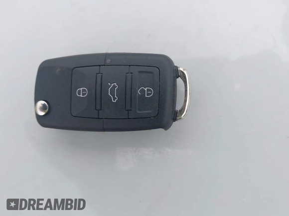 2003 Volkswagen Beetle GLS z VIN 3VWCK21Y73M320888, wystawiony jako IAAI lot #42424109 z przebiegiem Nie podano mil oraz . Historia ofert i sprzedaży dostępna na DreamBid. Obrazek 11.
