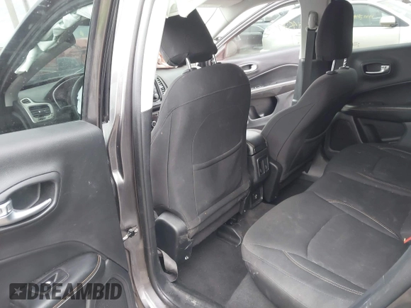 2018 Jeep Compass Sport z VIN 3C4NJCAB6JT251064, wystawiony jako IAAI lot #41457953 z przebiegiem 64 905 mil mil oraz . Historia ofert i sprzedaży dostępna na DreamBid. Obrazek 8.
