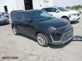2024 Kia Soul LX with VIN KNDJ23AU5R7897712, listed as a IAAI auction lot 42027847 with 31,621 mi miles. Bid and sale history available at carsss.com. Image 1.