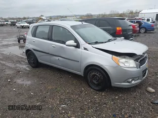 2010 Chevrolet Aveo 2LT z VIN KL1TG6DE2AB103709, wystawiony jako IAAI lot #42122816 z przebiegiem 140 438 mil mil oraz . Historia ofert i sprzedaży dostępna na DreamBid. Obrazek 1.
