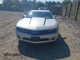 2011 Chevrolet Camaro 2LT z VIN 2G1FG1ED0B9203589, wystawiony jako IAAI lot #42200667 z przebiegiem 161 238 mil mil oraz . Historia ofert i sprzedaży dostępna na DreamBid. Obrazek 12.