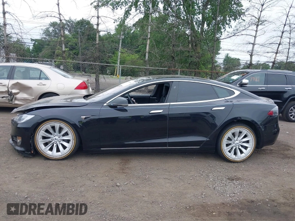 2018 Tesla Model S 75D с VIN 5YJSA1E26JF244843, выставлен на аукционе IAAI как лот 42585984 с пробегом 70 893 миль миль и . История ставок и продаж доступна на DreamBid. Изображение 14.