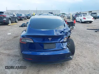 2019 Tesla Model 3 Mid Range z VIN 5YJ3E1EA8KF308947, wystawiony jako IAAI lot #39617997 z przebiegiem 70 831 mil mil oraz . Historia ofert i sprzedaży dostępna na DreamBid. Obrazek 16.