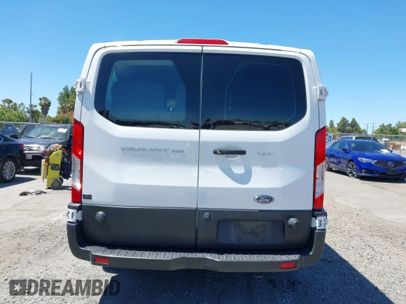 2019 Ford Transit Passenger XL z VIN 1FBZX2YM2KKA61349, wystawiony jako IAAI lot #42342349 z przebiegiem 106 593 mil mil oraz . Historia ofert i sprzedaży dostępna na DreamBid. Obrazek 17.
