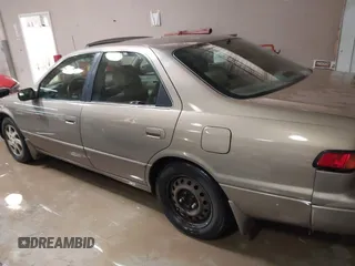 1999 Toyota Camry LE z VIN JT2BF28K7X0167855, wystawiony jako IAAI lot #41609230 z przebiegiem 242 398 mil mil oraz . Historia ofert i sprzedaży dostępna na DreamBid. Obrazek 14.