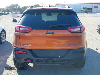 2014 Jeep Cherokee Trailhawk with VIN 1C4PJMBS4EW254879, listed as a IAAI auction lot 41550356 with 101,077 mi miles. Bid and sale history available at carsss.com. Image 17.