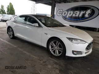 2013 Tesla Model S with VIN 5YJSA1CN1DFP14049, listed as a Copart auction lot 54541415 with 124,270 mi miles and Salvage Title. Bid and sale history available at carsss.com. Image 4.