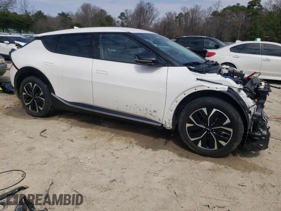2024 Kia EV6 Wind with VIN KNDC34LA0R5198532, listed as a Copart auction lot 50887565 with 39,490 mi miles and Clean Title. Bid and sale history available at carsss.com. Image 4.