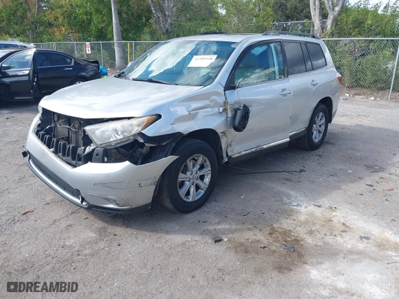 2011 Toyota Highlander with VIN 5TDZK3EH0BS036157, listed as a IAAI auction lot 41589348 with 182,005 mi miles. Bid and sale history available at carsss.com. Image 17.