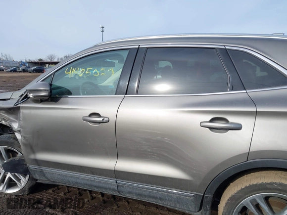 2016 Lincoln MKC Reserve with VIN 5LMTJ3DH0GUJ03524, listed as a IAAI auction lot 41405020 with 59,469 mi miles and . Bid and sale history available at DreamBid. Image 14.