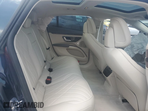 2022 Mercedes-Benz EQS 580 z VIN W1KCG4EB1NA021781, wystawiony jako Copart lot #53314125 z przebiegiem 22 867 mil mil oraz Nie do naprawy. Historia ofert i sprzedaży dostępna na DreamBid. Obrazek 10.