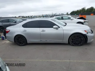 2007 Lexus LS 460 z VIN JTHBL46F575043327, wystawiony jako IAAI lot #42201956 z przebiegiem 167 993 mil mil oraz . Historia ofert i sprzedaży dostępna na DreamBid. Obrazek 13.