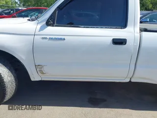 2001 Toyota Tacoma z VIN 5TENL42N61Z862007, wystawiony jako IAAI lot #42337073 z przebiegiem 256 736 mil mil oraz . Historia ofert i sprzedaży dostępna na DreamBid. Obrazek 6.