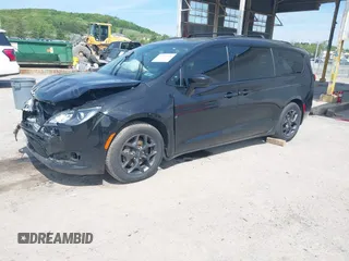2018 Chrysler Pacifica Touring L Plus z VIN 2C4RC1EG3JR261737, wystawiony jako IAAI lot #42212110 z przebiegiem 28 494 mil mil oraz . Historia ofert i sprzedaży dostępna na DreamBid. Obrazek 2.