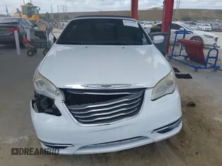 2011 Chrysler 200 Touring z VIN 1C3BC2EB4BN589344, wystawiony jako IAAI lot #42171091 z przebiegiem 148 148 mil mil oraz . Historia ofert i sprzedaży dostępna na DreamBid. Obrazek 12.