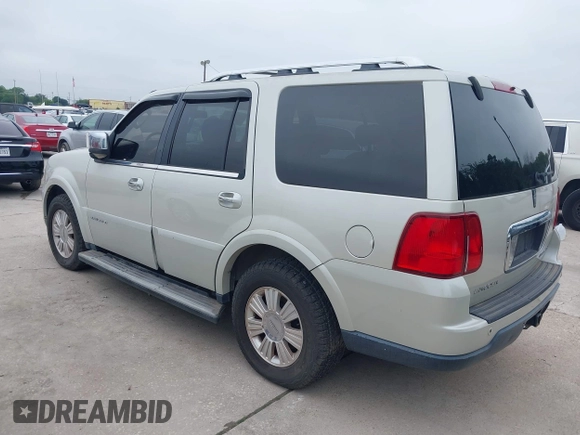 2006 Lincoln Navigator Luxury z VIN 5LMFU27536LJ11833, wystawiony jako IAAI lot #42377770 z przebiegiem 171 885 mil mil oraz . Historia ofert i sprzedaży dostępna na DreamBid. Obrazek 3.