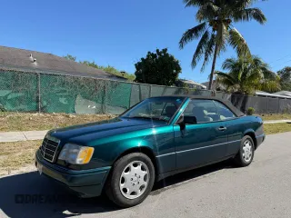 1994 Mercedes-Benz E Class with VIN WDBEA66EXRC118091, listed as a Copart auction lot 49828645 with 92,370 mi miles and Clean Title. Bid and sale history available at carsss.com. Image 2.
