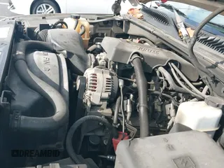 2000 Chevrolet Silverado 1500 LS z VIN 2GCEC19V2Y1378547, wystawiony jako IAAI lot #42347203 z przebiegiem 218 289 mil mil oraz . Historia ofert i sprzedaży dostępna na DreamBid. Obrazek 12.