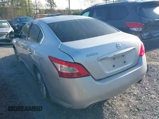 2011 Nissan Maxima SV z VIN 1N4AA5APXBC865253, wystawiony jako IAAI lot #41914882 z przebiegiem 132 510 mil mil oraz . Historia ofert i sprzedaży dostępna na DreamBid. Obrazek 3.