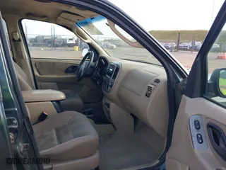 2003 Ford Escape XLT Popular 2 with VIN 1FMYU93113KE18944, listed as a IAAI auction lot 42056372 with 244,942 mi miles. Bid and sale history available at carsss.com. Image 5.