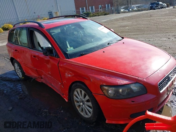 2005 Volvo V50 with VIN YV1MW390652058916, listed as a IAAI auction lot 41444072 with 154,576 mi miles. Bid and sale history available at carsss.com. Image 1.