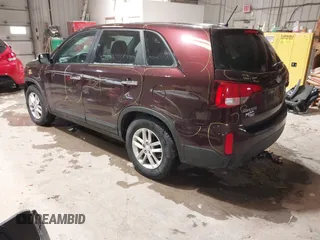 2014 Kia Sorento LX z VIN 5XYKT3A63EG429977, wystawiony jako IAAI lot #41537822 z przebiegiem 121 423 mil mil oraz . Historia ofert i sprzedaży dostępna na DreamBid. Obrazek 3.