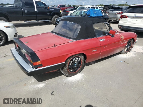 1988 Alfa Romeo Spider Graduate z VIN ZARBA5645J1062539, wystawiony jako Copart lot #75542014 z przebiegiem Nie podano mil oraz Szkoda całkowita • Salvage title. Historia ofert i sprzedaży dostępna na DreamBid. Obrazek 3.