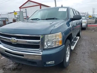 2010 Chevrolet Silverado 1500 LT with VIN 1GCSKSE37AZ193956, listed as a IAAI auction lot 41737357 with 127,762 mi miles. Bid and sale history available at carsss.com. Image 17.