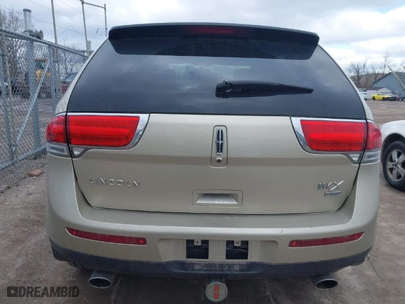 2011 Lincoln MKX with VIN 2LMDJ8JK7BBJ33126, listed as a IAAI auction lot 41972523 with 44,298 mi miles. Bid and sale history available at carsss.com. Image 17.