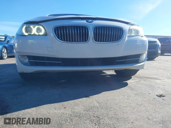 2013 BMW 5 Series 528i with VIN WBAXG5C53DD232909, listed as a IAAI auction lot 41620696 with 181,375 mi miles and . Bid and sale history available at carsss.com. Image 6.
