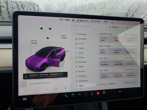2022 Tesla Model Y Performance z VIN 7SAYGDEF9NF382883, wystawiony jako Copart lot #52028085 z przebiegiem 49 108 mil mil oraz Szkoda całkowita • Salvage title. Historia ofert i sprzedaży dostępna na DreamBid. Obrazek 9.